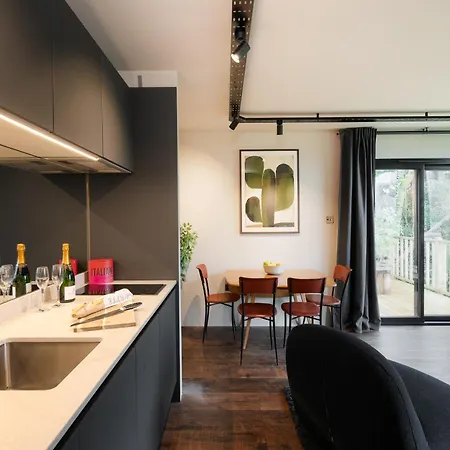 Luxury Container Apartment *