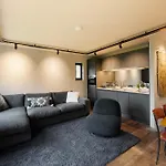 Luxury Container * בריסטול