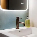 Luxury Container * בריסטול