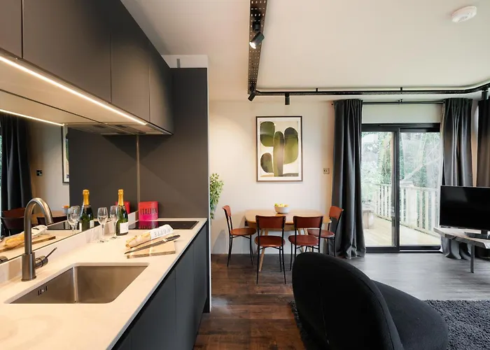 Luxury Container Apartment *