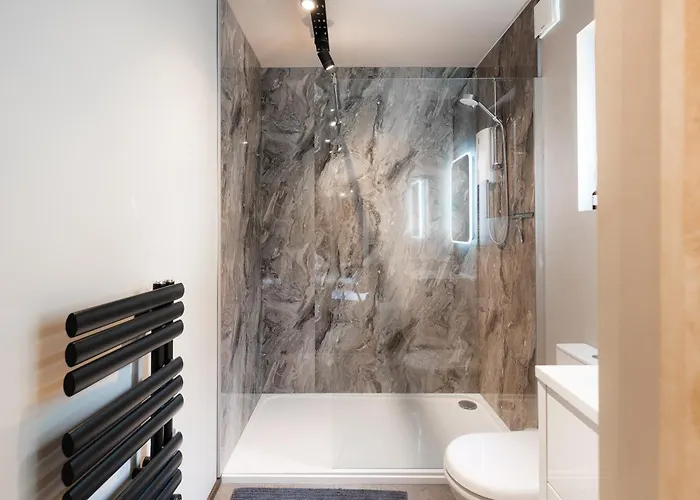 Daire Luxury Container Bristol